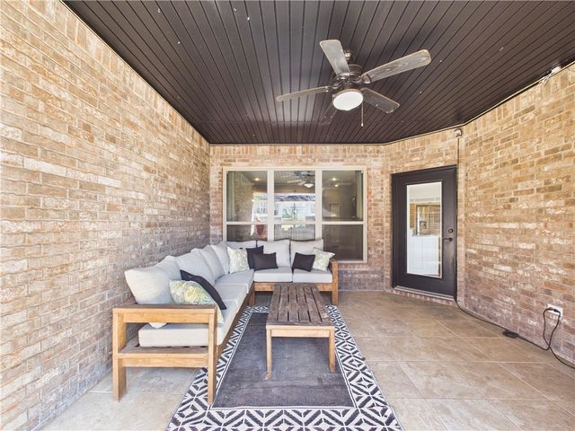 5706 W Lakewood Drive, Rogers, AR 72758