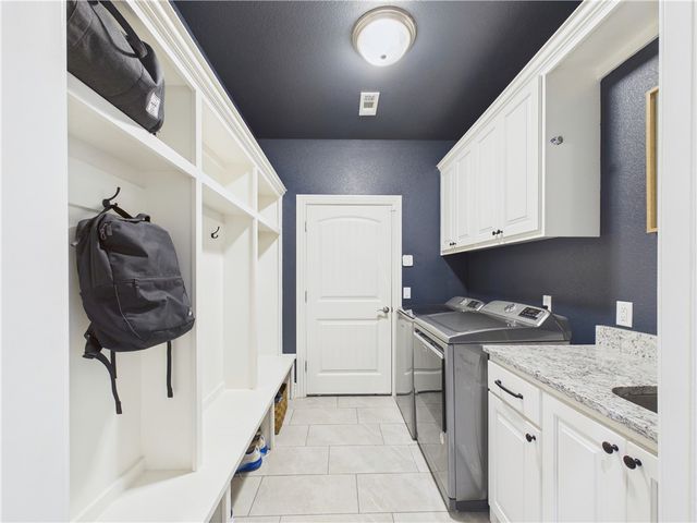 5706 W Lakewood Drive, Rogers, AR 72758