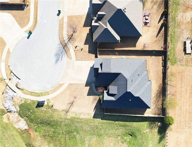 5706 W Lakewood Drive, Rogers, AR 72758