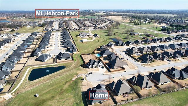 5706 W Lakewood Drive, Rogers, AR 72758