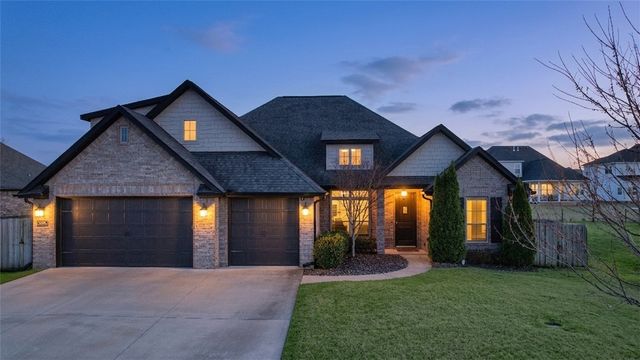 5706 W Lakewood Drive, Rogers, AR 72758