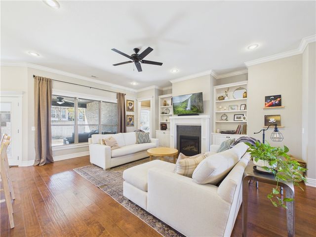 5706 W Lakewood Drive, Rogers, AR 72758