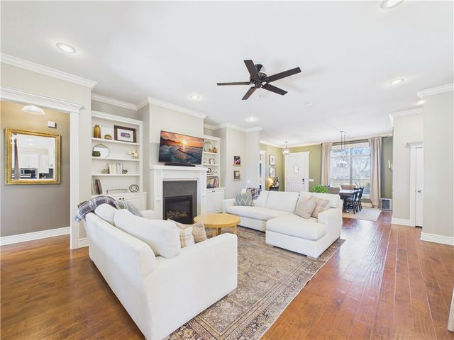 5706 W Lakewood Drive, Rogers, AR 72758