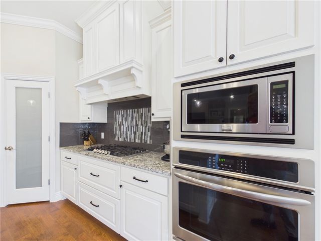 5706 W Lakewood Drive, Rogers, AR 72758