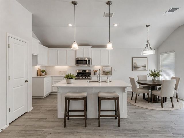 240 Evermore Lane, Yukon, OK 73099