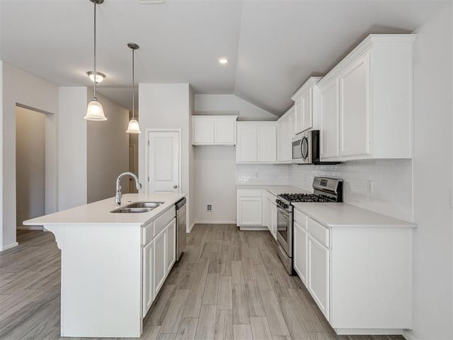240 Evermore Lane, Yukon, OK 73099
