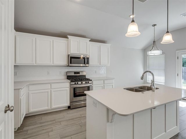 240 Evermore Lane, Yukon, OK 73099
