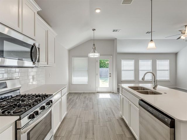 240 Evermore Lane, Yukon, OK 73099