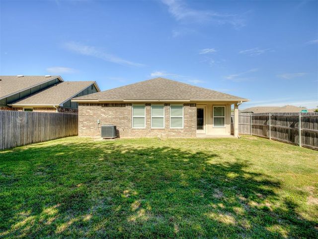 240 Evermore Lane, Yukon, OK 73099