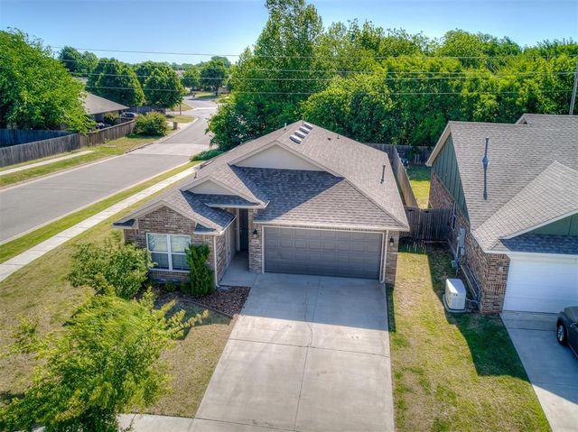 240 Evermore Lane, Yukon, OK 73099