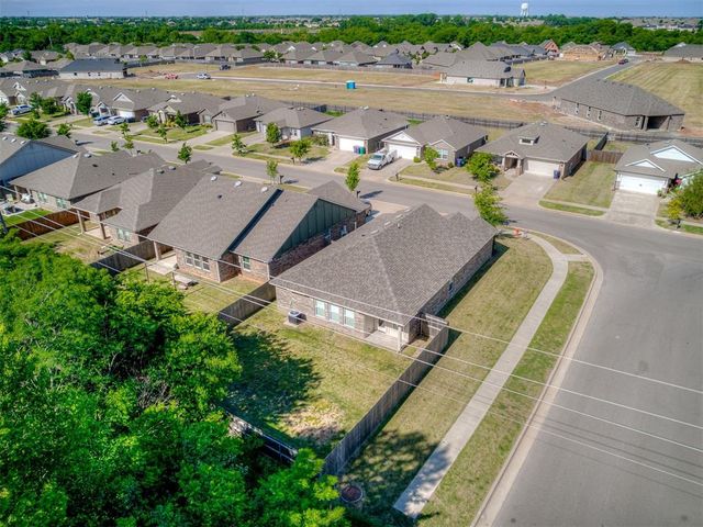 240 Evermore Lane, Yukon, OK 73099