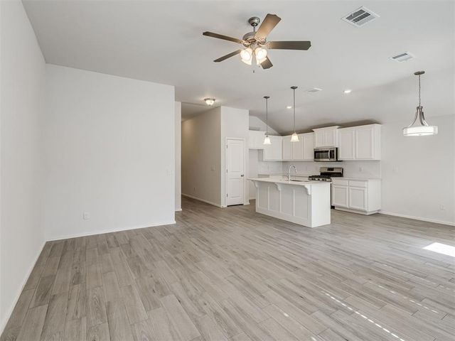 240 Evermore Lane, Yukon, OK 73099