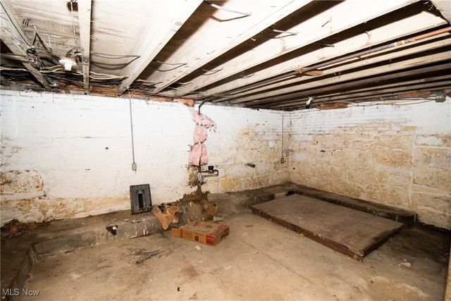 216 Howe Street, Elyria, OH 44035