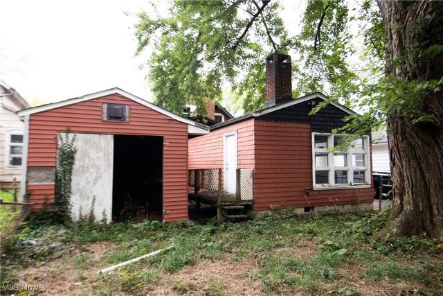 216 Howe Street, Elyria, OH 44035