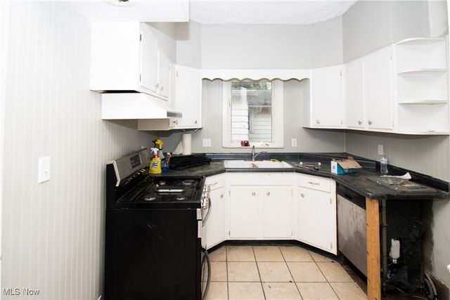 216 Howe Street, Elyria, OH 44035