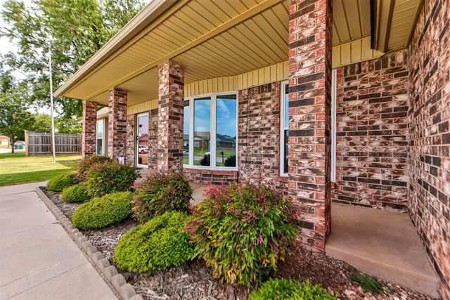 11504 Mackel Drive, Oklahoma City, OK 73170
