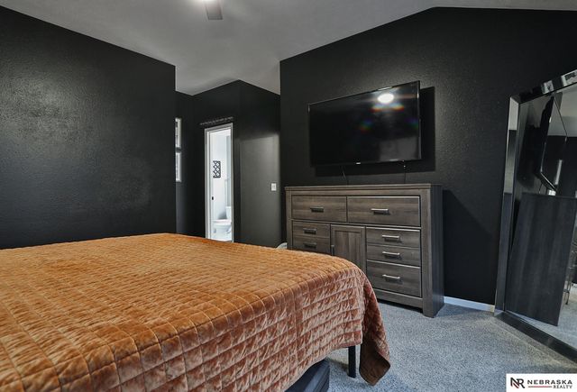 14633 Larimore Avenue, Omaha, NE 68116