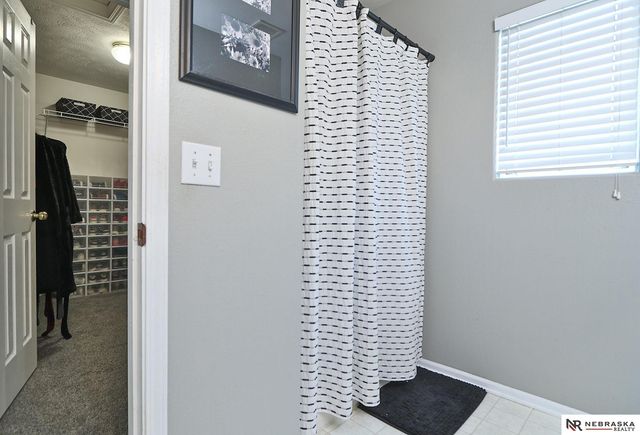 14633 Larimore Avenue, Omaha, NE 68116