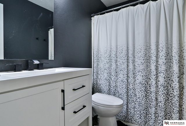 14633 Larimore Avenue, Omaha, NE 68116