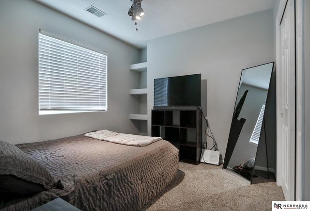 14633 Larimore Avenue, Omaha, NE 68116