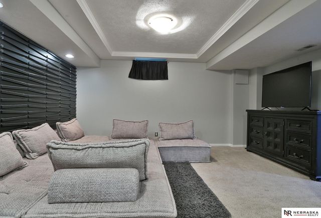 14633 Larimore Avenue, Omaha, NE 68116