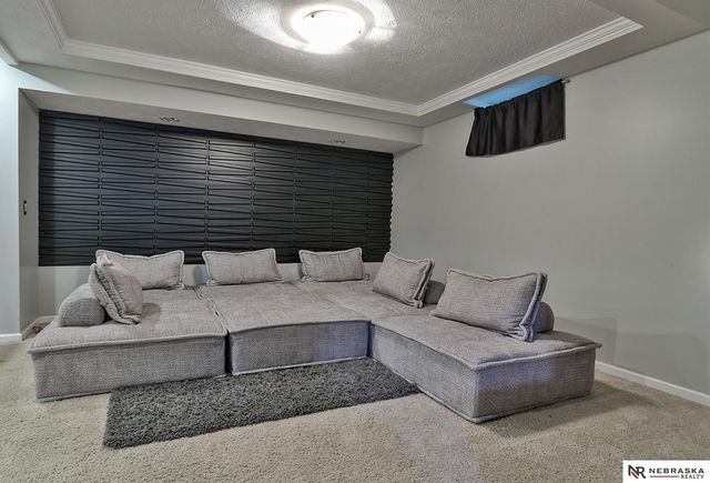 14633 Larimore Avenue, Omaha, NE 68116