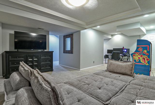 14633 Larimore Avenue, Omaha, NE 68116