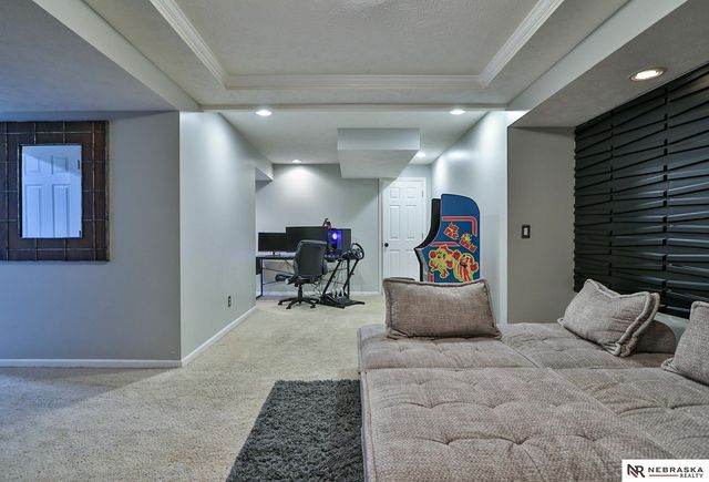 14633 Larimore Avenue, Omaha, NE 68116