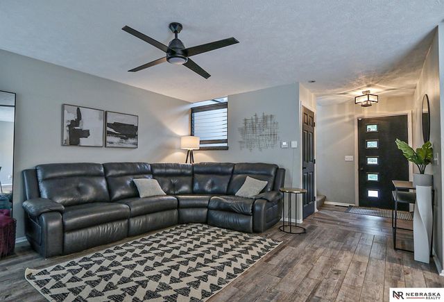 14633 Larimore Avenue, Omaha, NE 68116