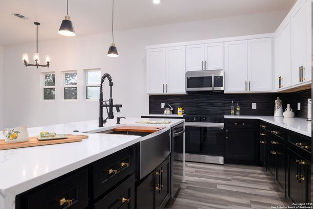 1210 Fernwood Rd, Fischer, TX 78623