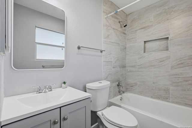 5122 Binz Engleman Rd, Kirby, TX 78219