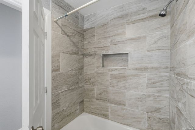 5122 Binz Engleman Rd, Kirby, TX 78219