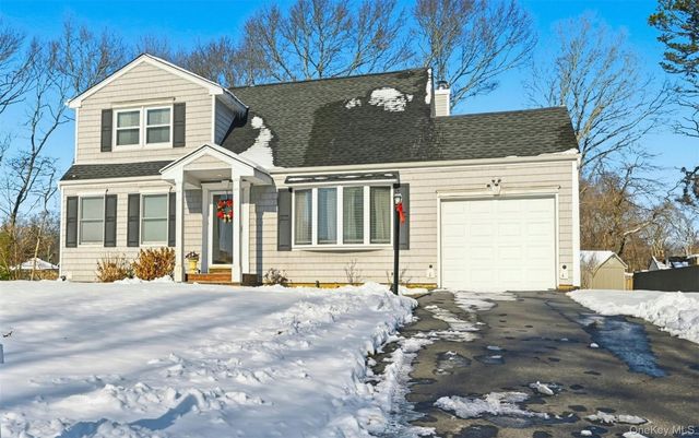 7 Herdman Court, Middle Island, NY 11953