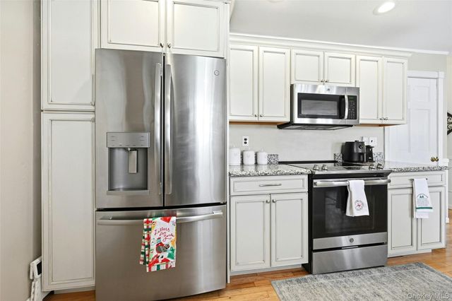 7 Herdman Court, Middle Island, NY 11953