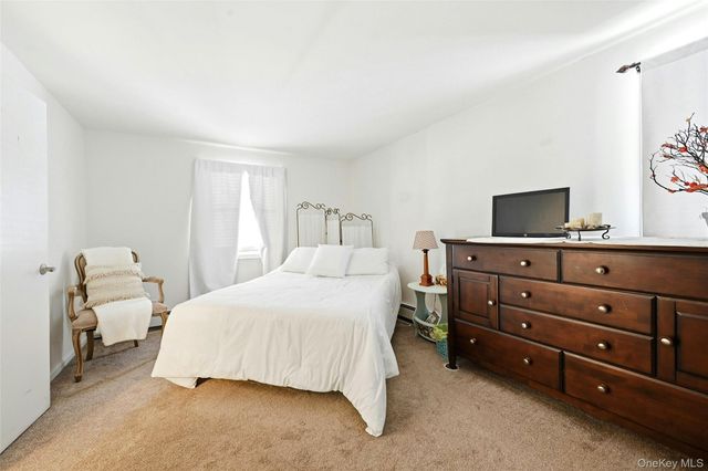 7 Herdman Court, Middle Island, NY 11953