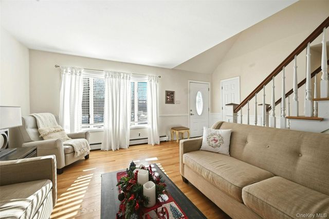 7 Herdman Court, Middle Island, NY 11953