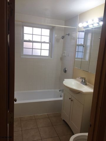 12 Colonial Village Dr 1, Arlington, MA 02474