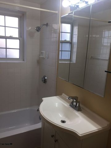 12 Colonial Village Dr 1, Arlington, MA 02474