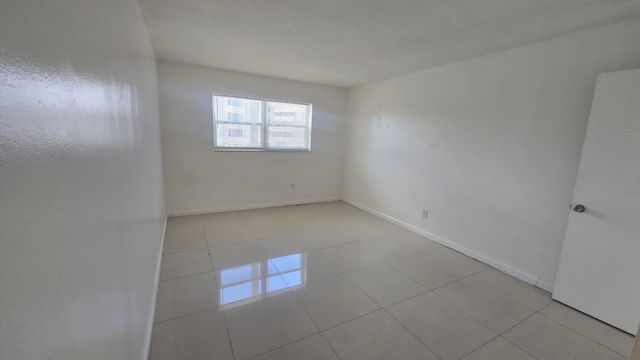 15221 NE 6th Avenue A210, Miami, FL 33162