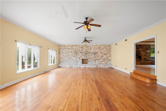 36 Little Mingo Rd, Nottingham, PA 15332