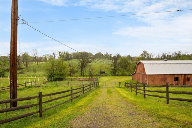 36 Little Mingo Rd, Nottingham, PA 15332