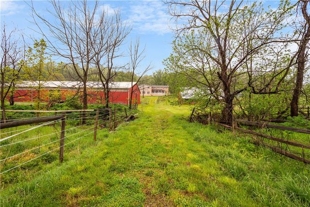 36 Little Mingo Rd, Nottingham, PA 15332