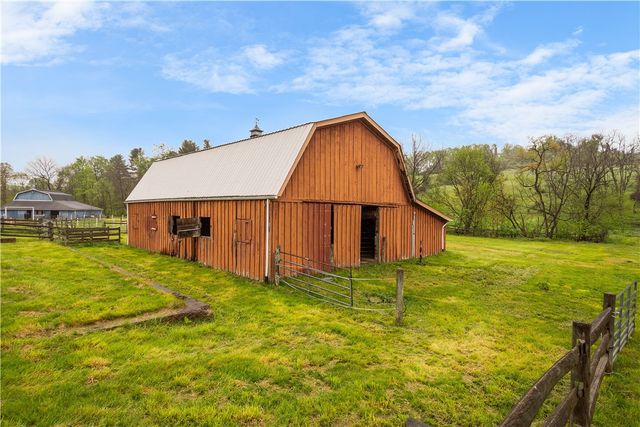 36 Little Mingo Rd, Nottingham, PA 15332