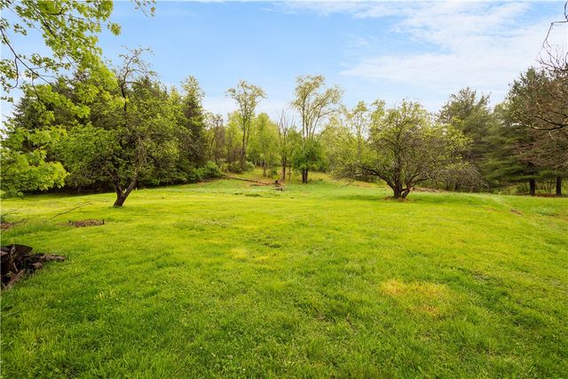 36 Little Mingo Rd, Nottingham, PA 15332
