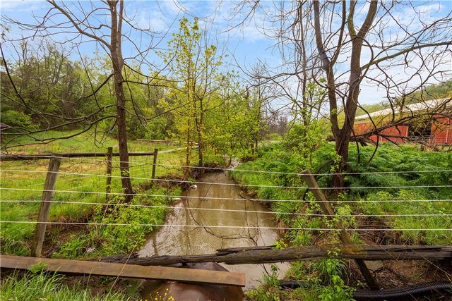 36 Little Mingo Rd, Nottingham, PA 15332