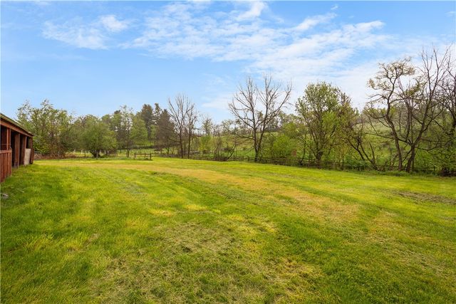 36 Little Mingo Rd, Nottingham, PA 15332