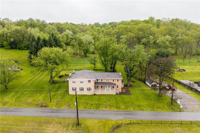 36 Little Mingo Rd, Nottingham, PA 15332
