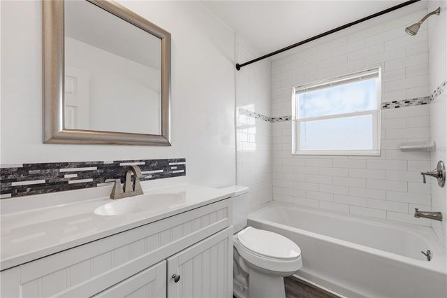 3303 W SHELL POINT ROAD, Ruskin, FL 33570