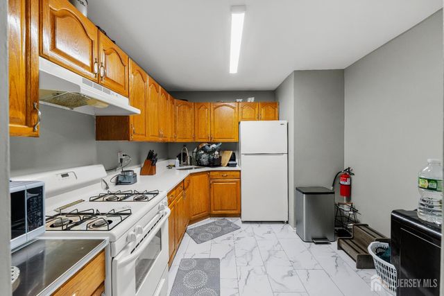 450 College Drive, Edison, NJ 08817