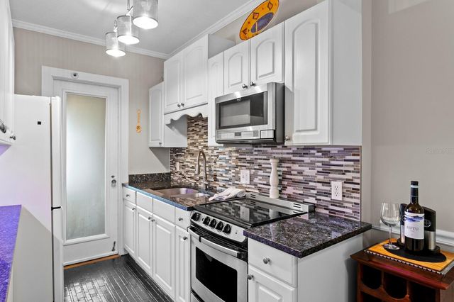 130 4TH AVENUE N 105, St Petersburg, FL 33701